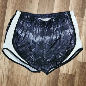 NIKE Athletic Running Shorts Size Small Black and White Tie Dye Print Dri Fit